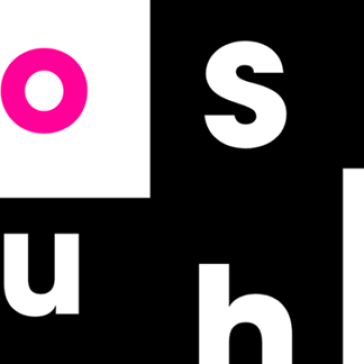 Das Bild zeigt ein stilisiertes Schwarz-Weiß-Porträt von Gesichtern, umgeben von Sternen und Buchstaben. Die Buchstaben formen das Wort "OUTLANDISH SHOWCASE", wobei einige in rosa hervorgehoben sind.