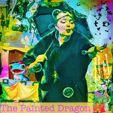 Ein farbenfrohes Cover zeigt eine Person mit schwarzem Hut und Schirm, umgeben von bunten Objekten und Seifenblasen. Ein kleiner Drache sitzt am Rand. Der Titel lautet „The Painted Dragon“.