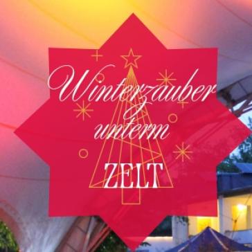 Rotes Zelt mit Schneeflocken und Tannenbaum-Silhouette, darüber der Schriftzug 'Winterzauber unterm ZELT' in weißer Kalligrafie.