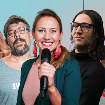 Sieben Personen vor pastellfarbenem Hintergrund: Frau mit Mikrofon und pinken Ohrringen im Zentrum, links Person mit Brokkoli, rechts Mann mit Afro-Look und Sonnenbrille.