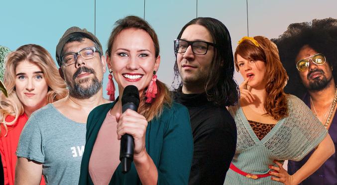 Sieben Personen vor pastellfarbenem Hintergrund: Frau mit Mikrofon und pinken Ohrringen im Zentrum, links Person mit Brokkoli, rechts Mann mit Afro-Look und Sonnenbrille.