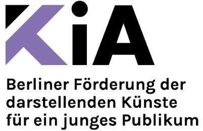 Logo der ‚KiA – Berliner Förderung der darstellenden Künste für ein junges Publikum‘: Lila-schwarzes ‚KiA‘-Symbol oben, darunter schwarzer Schriftzug auf weißem Hintergrund.