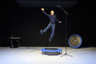 Felix Baumann auf Trampolin